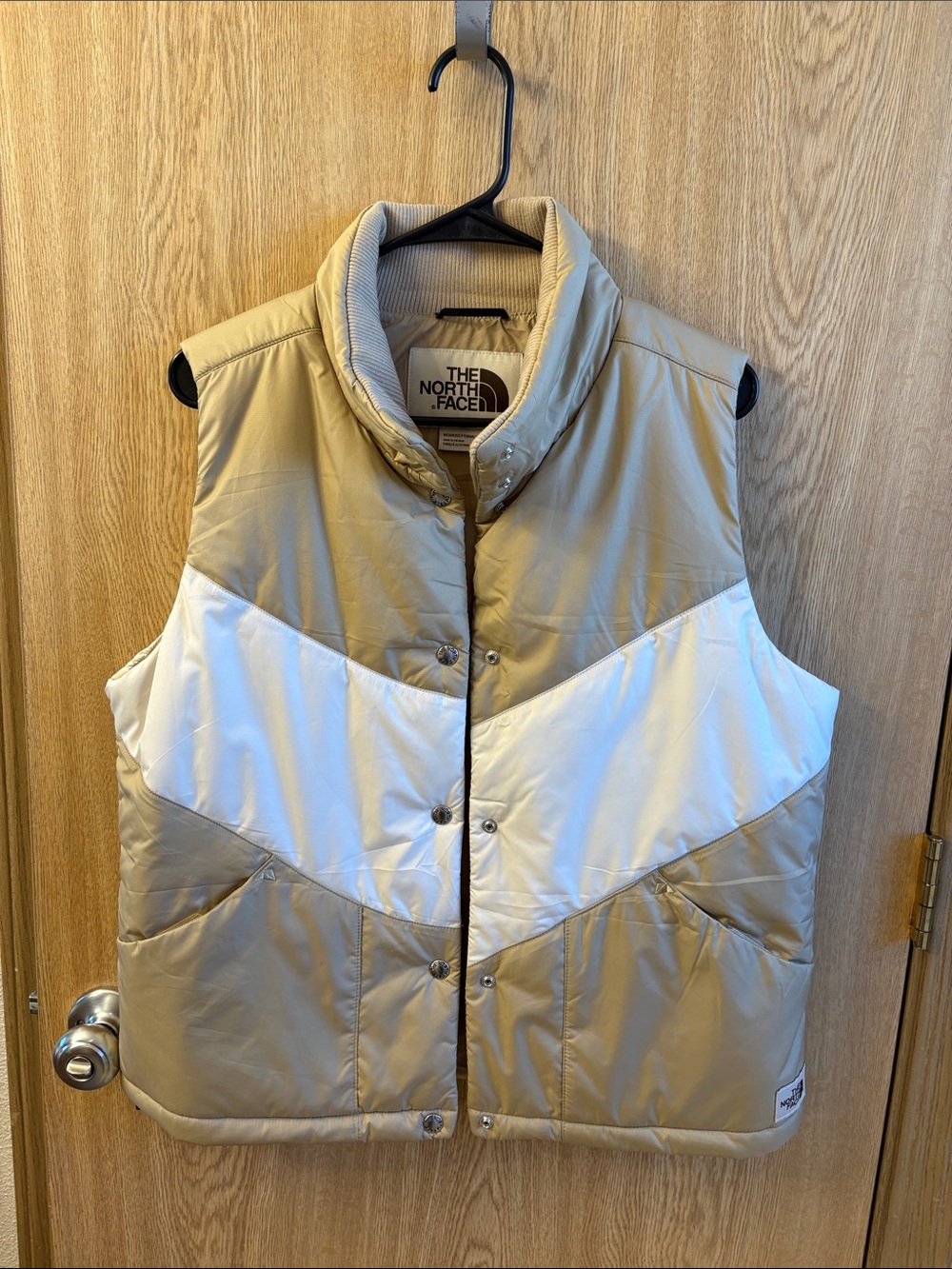 The North Face Women's Chevron Puffer Vest — Tan & White